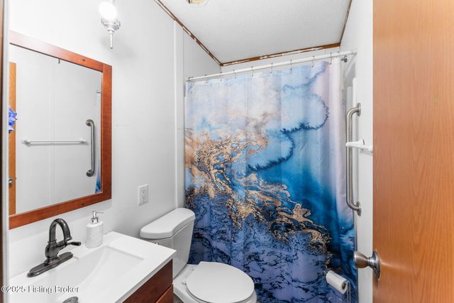 1690 Segal Rd, Brownsville, KY 42210