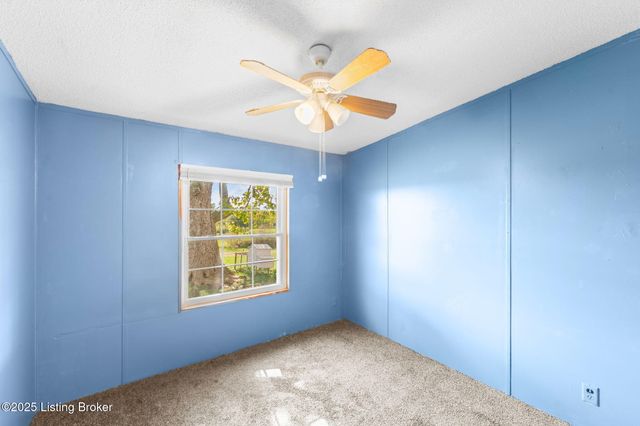 1690 Segal Rd, Brownsville, KY 42210