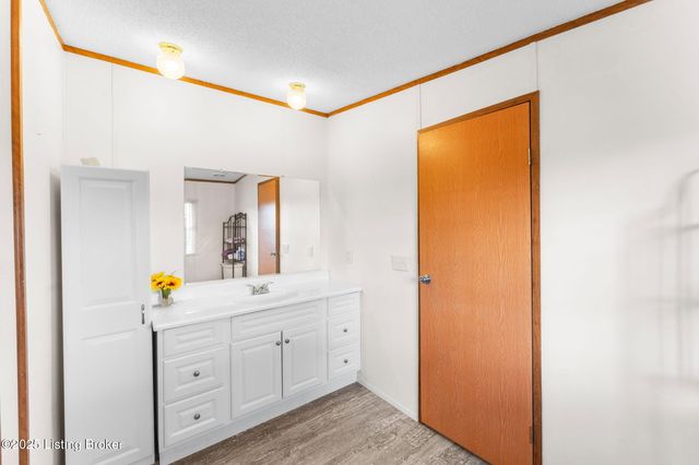 1690 Segal Rd, Brownsville, KY 42210