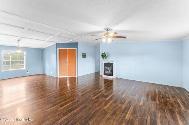 1690 Segal Rd, Brownsville, KY 42210