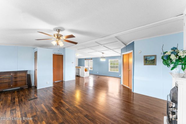 1690 Segal Rd, Brownsville, KY 42210