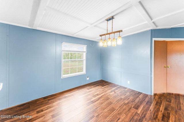 1690 Segal Rd, Brownsville, KY 42210