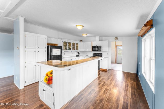 1690 Segal Rd, Brownsville, KY 42210