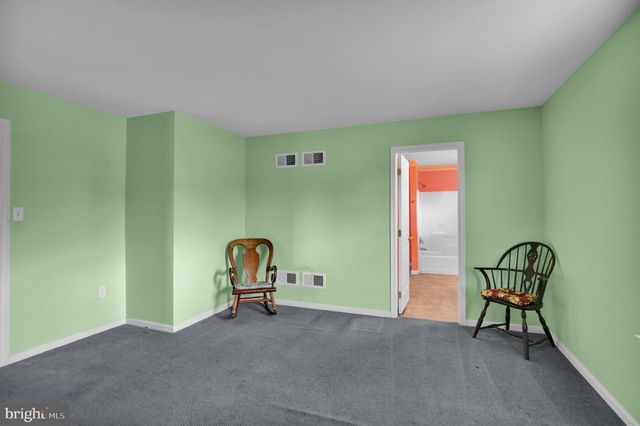 222 YOCOM RD, Douglassville, PA 19518