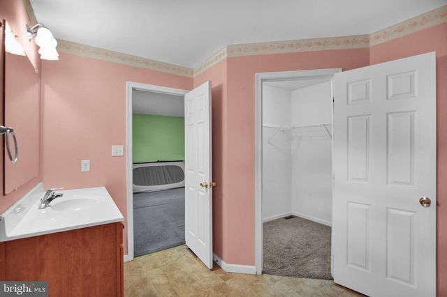 222 YOCOM RD, Douglassville, PA 19518