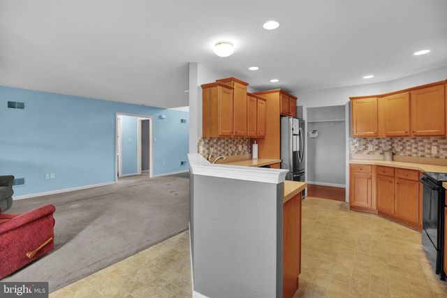 222 YOCOM RD, Douglassville, PA 19518