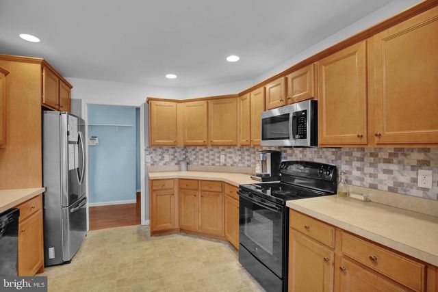 222 YOCOM RD, Douglassville, PA 19518