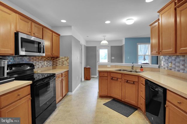 222 YOCOM RD, Douglassville, PA 19518