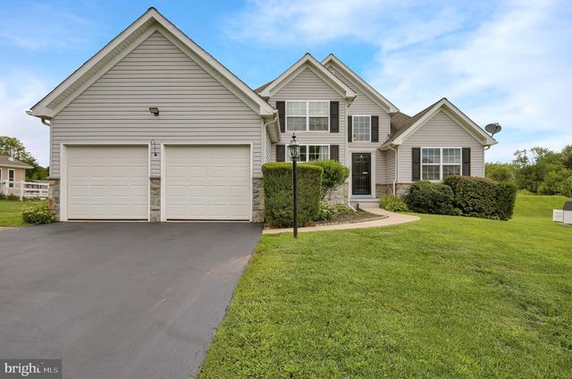 222 YOCOM RD, Douglassville, PA 19518