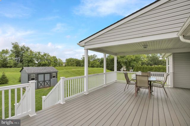 222 YOCOM RD, Douglassville, PA 19518