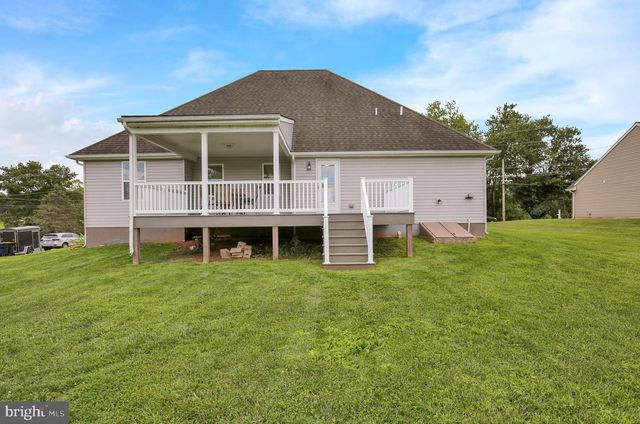 222 YOCOM RD, Douglassville, PA 19518