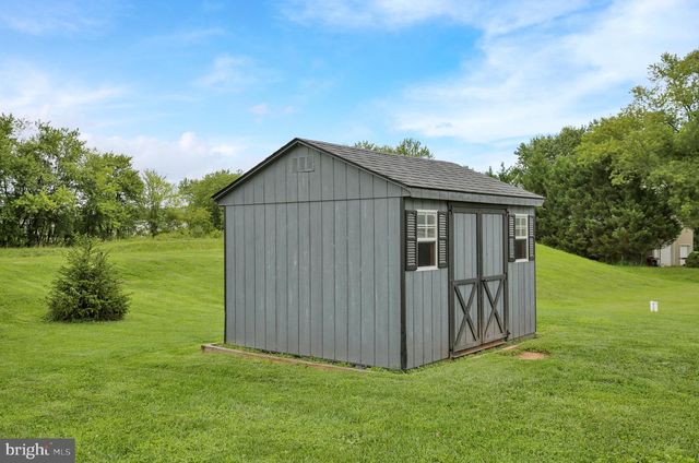 222 YOCOM RD, Douglassville, PA 19518
