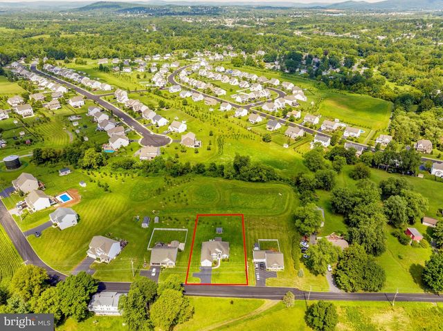 222 YOCOM RD, Douglassville, PA 19518
