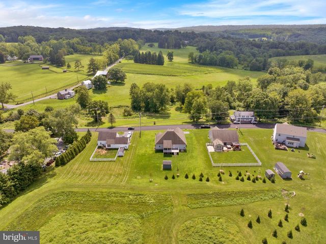 222 YOCOM RD, Douglassville, PA 19518