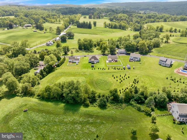 222 YOCOM RD, Douglassville, PA 19518