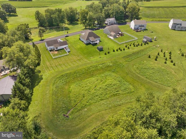 222 YOCOM RD, Douglassville, PA 19518