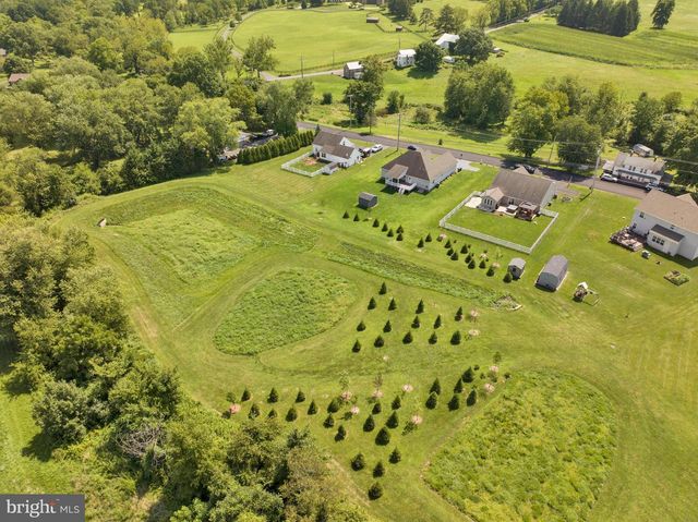 222 YOCOM RD, Douglassville, PA 19518