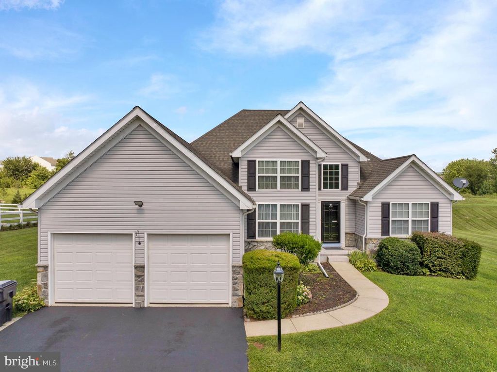 222 YOCOM RD, Douglassville, PA 19518