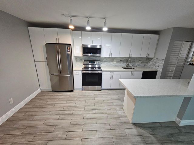 677 Trace Circle 106, Deerfield Beach, FL 33441