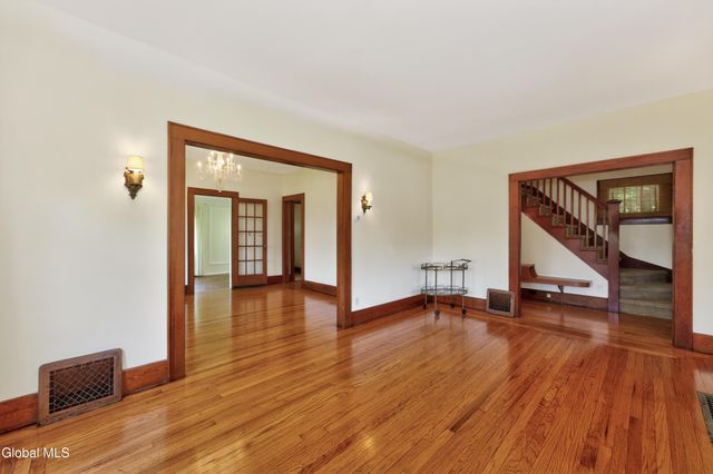 11 Orchard Terrace, North Greenbush, NY 12198