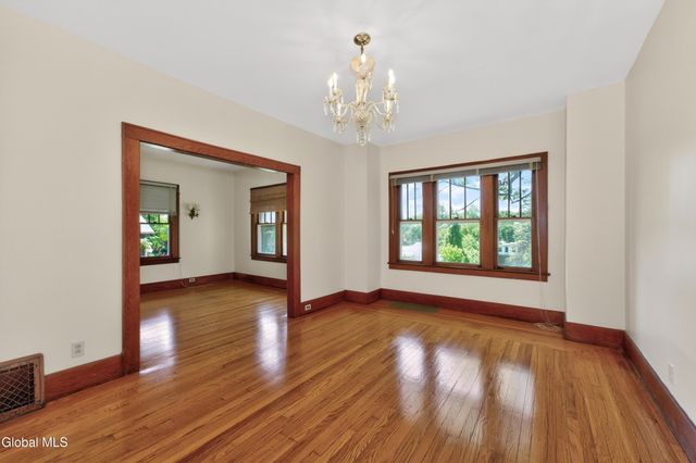 11 Orchard Terrace, North Greenbush, NY 12198