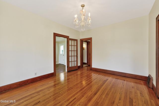 11 Orchard Terrace, North Greenbush, NY 12198