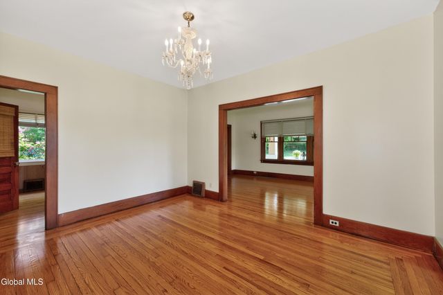 11 Orchard Terrace, North Greenbush, NY 12198
