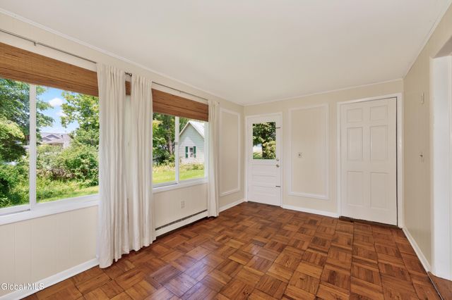 11 Orchard Terrace, North Greenbush, NY 12198