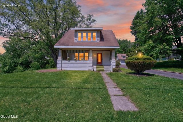 11 Orchard Terrace, North Greenbush, NY 12198