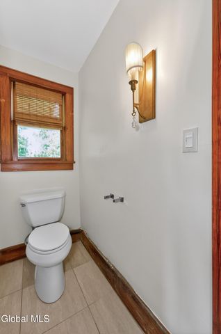 11 Orchard Terrace, North Greenbush, NY 12198
