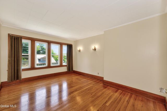 11 Orchard Terrace, North Greenbush, NY 12198