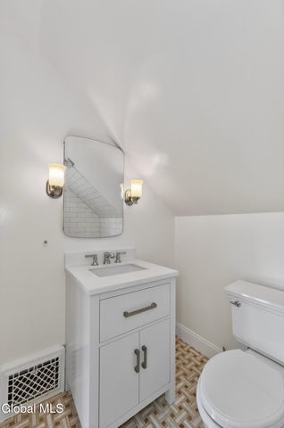 11 Orchard Terrace, North Greenbush, NY 12198