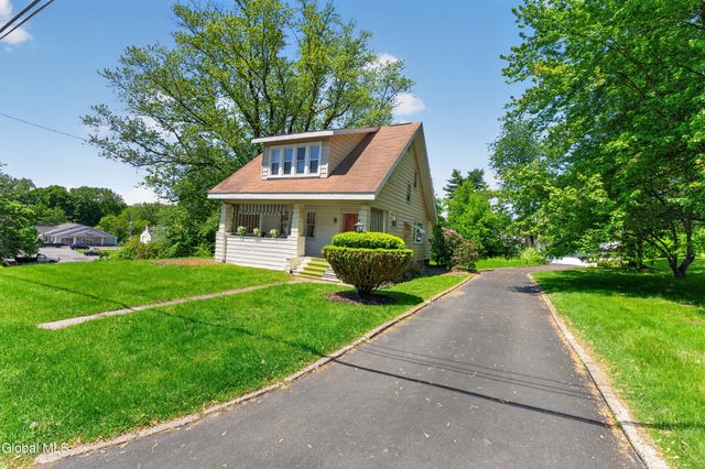 11 Orchard Terrace, North Greenbush, NY 12198