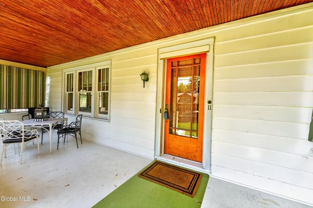 11 Orchard Terrace, North Greenbush, NY 12198