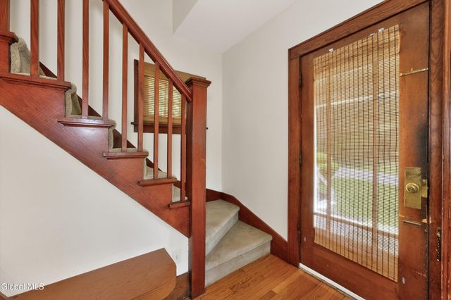 11 Orchard Terrace, North Greenbush, NY 12198