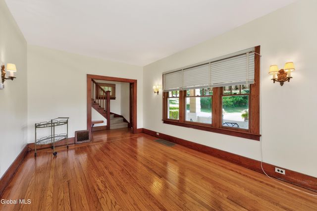 11 Orchard Terrace, North Greenbush, NY 12198
