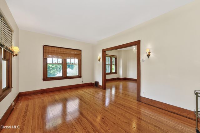 11 Orchard Terrace, North Greenbush, NY 12198