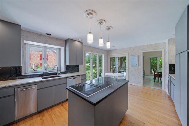 3908 W 124th Street, Leawood, KS 66209