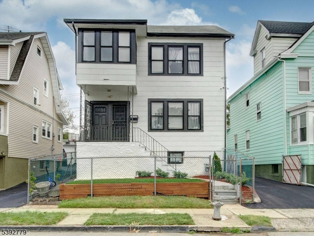 95 Crawford St, East Orange City, NJ 07018