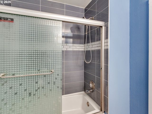 1433 Se 139TH Ave, Portland, OR 97233