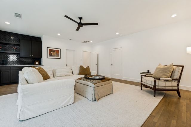 6933 Wabash Circle, Dallas, TX 75214