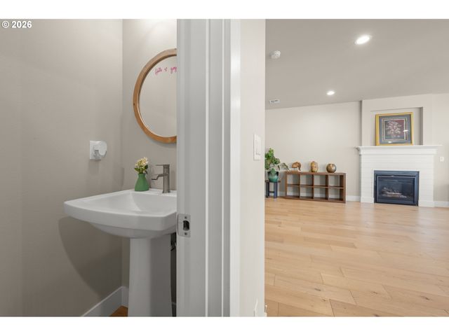 1536 ALSEA Dr, Eugene, OR 97408