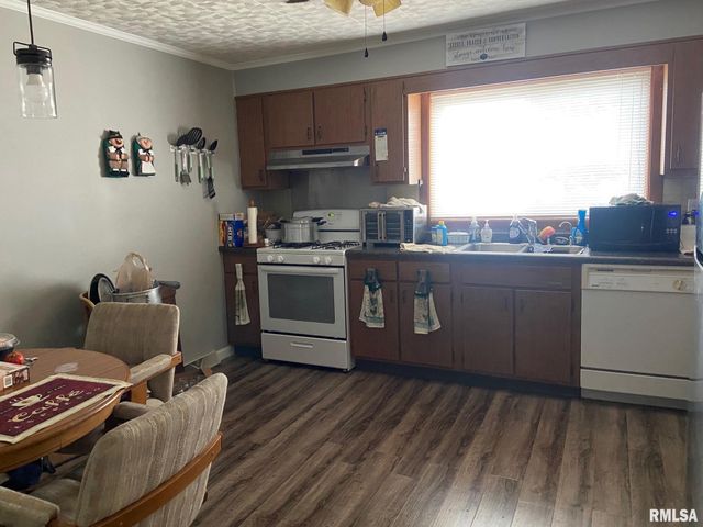 701 W Rich Street, Taylorville, IL 62568