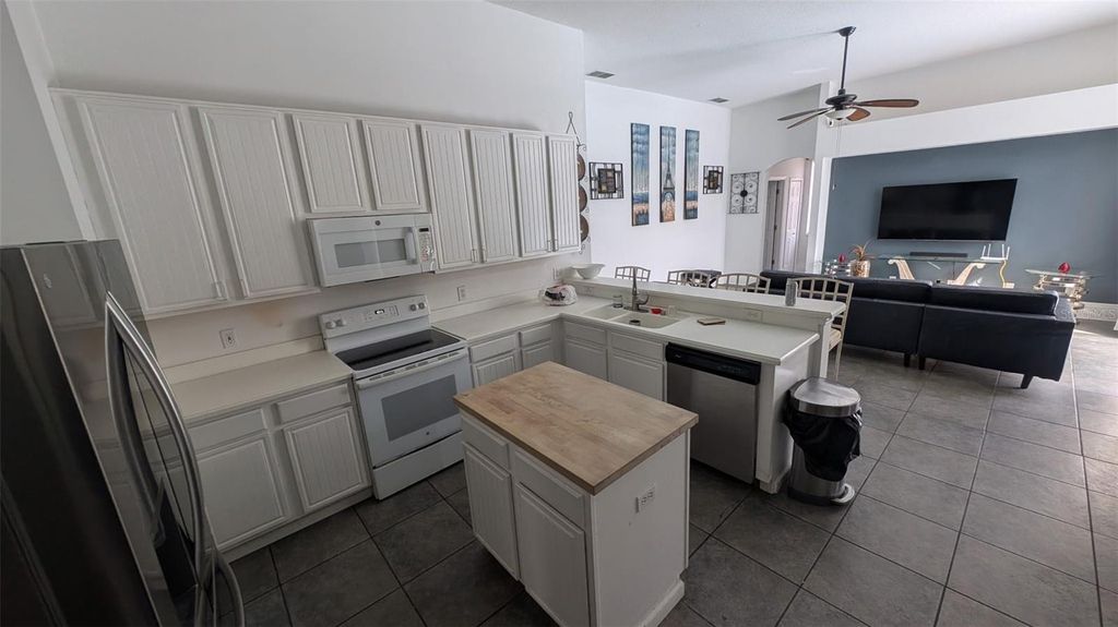 Image 4 of property listing at 8149 MORITZ COURT, Orlando, FL 32825