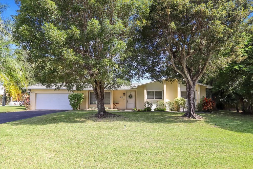 18401 SW 86th Ct, Cutler Bay, FL 33157