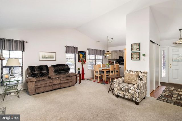 8 CHIPPIN CT, Robbinsville, NJ 08691