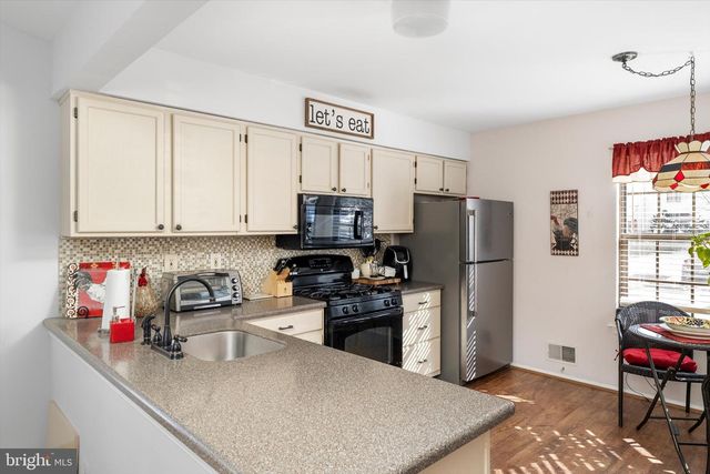 8 CHIPPIN CT, Robbinsville, NJ 08691