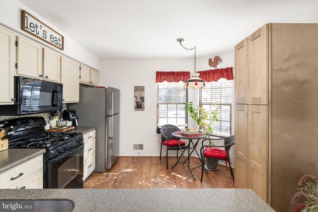 8 CHIPPIN CT, Robbinsville, NJ 08691