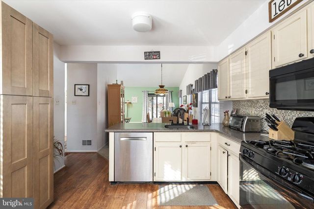 8 CHIPPIN CT, Robbinsville, NJ 08691