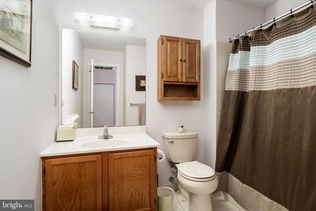 8 CHIPPIN CT, Robbinsville, NJ 08691